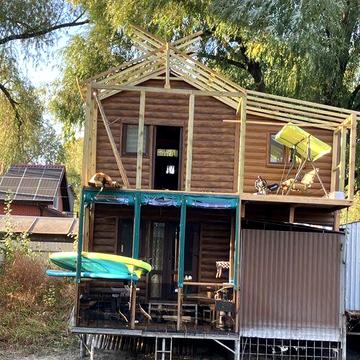 Причал #2 будинок на причалі.