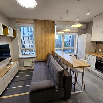 Салютна вул., 21