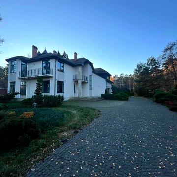 Продається розкішний особняк у Брюховичах