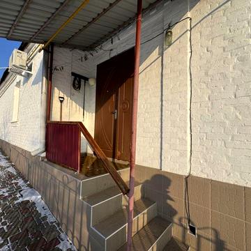 Пів будинку, З ремонтом. Зручності. Свій двір 3 сот. Р-н З/Д вокзалу.