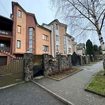 Здається 4 кімнатний пентхаус