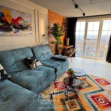 Ексклюзивна дворівнева квартира в центрі міста