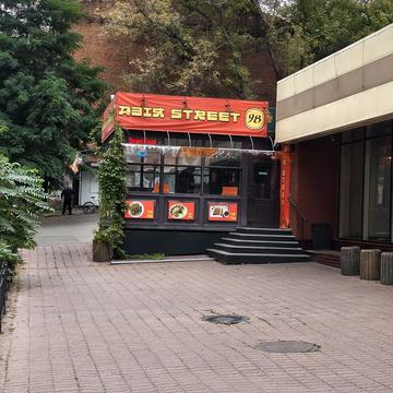 Дмитрівська вул., 96-98