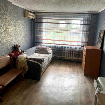 комната с ремонтом и мебелью