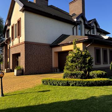 Абрикосова, 9