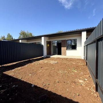 Продам таунхаус з ділянкою,газом та паркомісцем