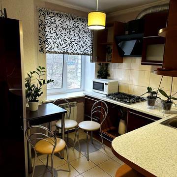 Гетьмана Павла Полуботка вул. (Попудренка), 32