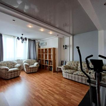 Срібнокільська вул., 1