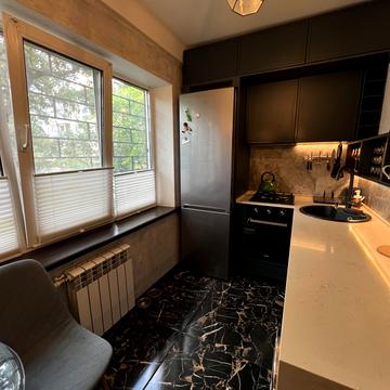 Будівельників вул., 9