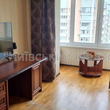 Здам трикімнатну квартиру, вул.Р.Окіпної 5, метро Лівобережна 3хв