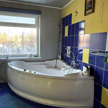 Лівий берег 2 кімнн. з євроремонтом та АО 1 мкрн, 2/9