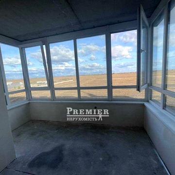 Продам квартиру з розпочатим ремонтом.