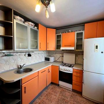 Оренда трьохкімнатноі каартири