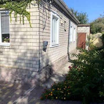 Продам два будинки на одній ділянці