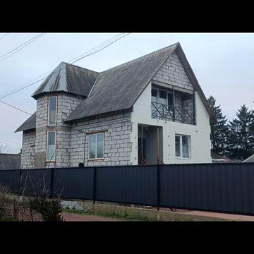 Будинок з цокольним поверхом, єОселя