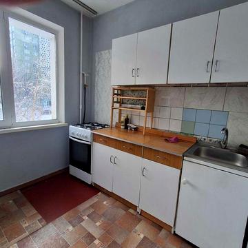 Вул.Гната Юри 6,2к квартира,є газ ,невисокий поверх,можно з тваринкою