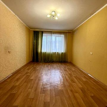 Продам 4 ком. 10 мкрн. Левый берег