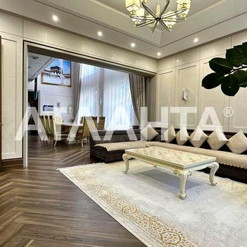 Будинок з басейном у Київському районі, Совіньен