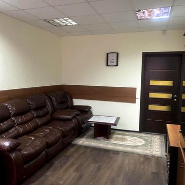 Вячеслава Чорновола вул., 26/2