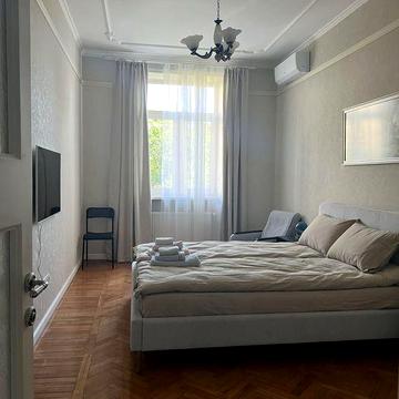 Базарна / Утьосова.  Здам 2к квартиру центр сталінка