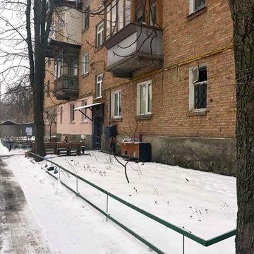 Продам 2к Подільський р-н ,провулок Биківський буд 9