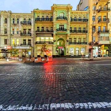 Продаж 125 м², 4 автономні апартаменти, дохід $2 800/міс. Центр