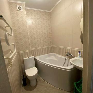 Продам 1-к квартиру на Малиновского район 10 больницы. Газ.1эт