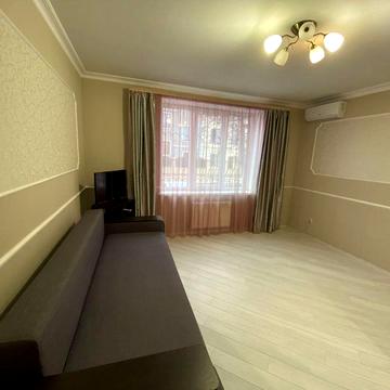 Продам 1-к квартиру на Малиновского район 10 больницы. Газ.1эт