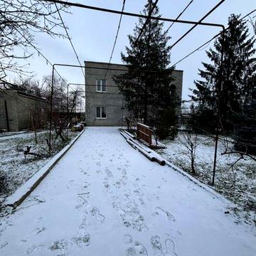 Уютный двухэтажный дом на угловом участке в Красноселке