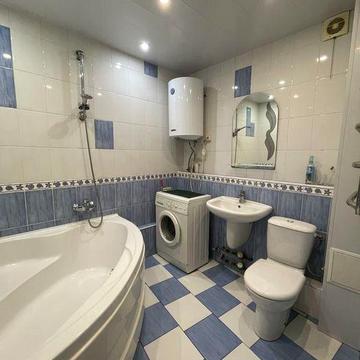 Продам 3 ком Холодная Гора  прямо возле метро ( 150м)