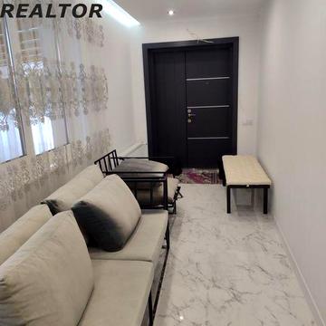 Продається 2 -кімнатна квартира . Чортків