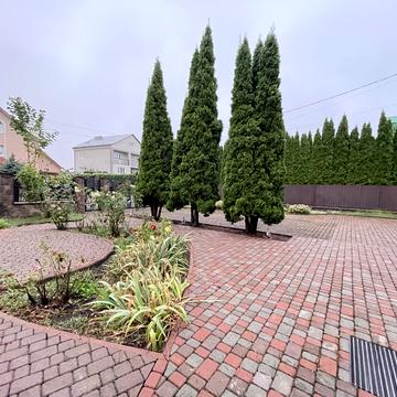 Василя Стуса вул., 39