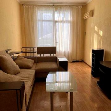 Продаж  2-х кімнатної квартири (72 кв.м), вул. Межигірська, 56.