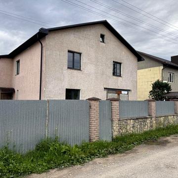 Продам двохповерховий будинок