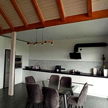 Продається котедж з прекрасним краєвидом на Стару фортецю.