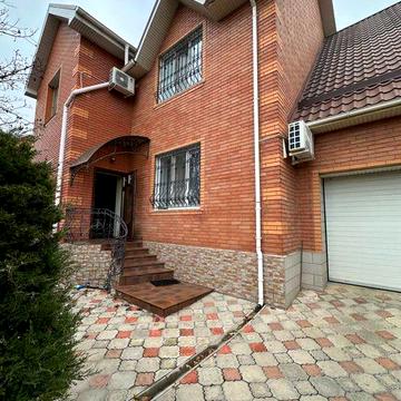 Продам дом с басейном. Совиньон.