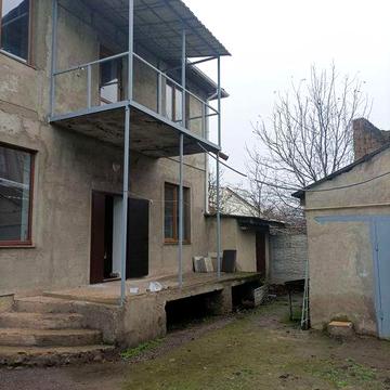 Двухэтажный дом на Ефимова