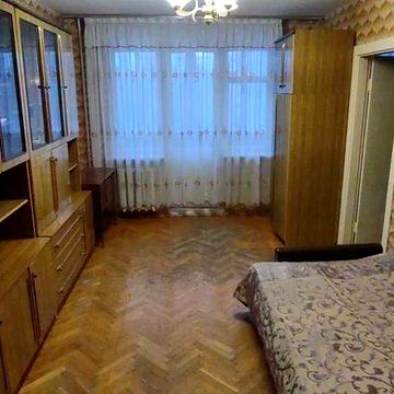 Продаю з-х кімнатну квартиру Святошинський р-н Туполева (Мрії) 15Б