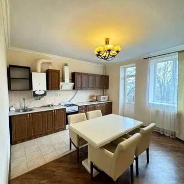 Затишна сучасна  квартира  для пари в зеленій зоні, аквапарку