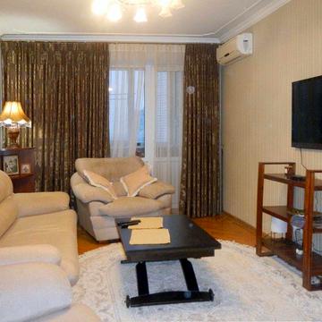 Без комісії, Липки, Виноградний провулок №1,  Печерськ, поруч Хрещатик