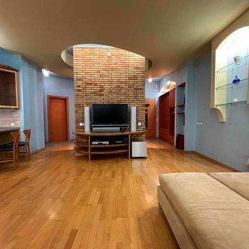 Шота Руставелі вул., 27