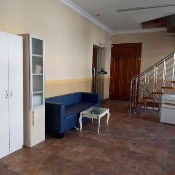 (4) Квартиру в трех уровнях 6 комнат на ул. Неженская / ул. Торговая.