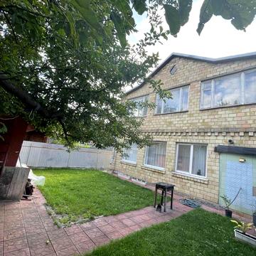 Академічна вул., 10