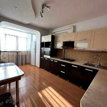 Продам 3-комнатную квартиру на Говорова. Кирпичный дом