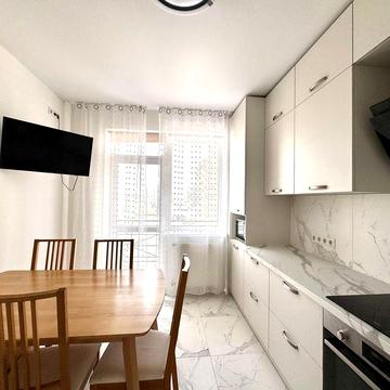 СВІТЛО НЕ ВИМИКАЮТЬ!! Здається 2-кімнатна квартира, 65 м², Радищева, 7