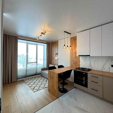 Видова євродвушка з ремонтом і виглядом на озеро.