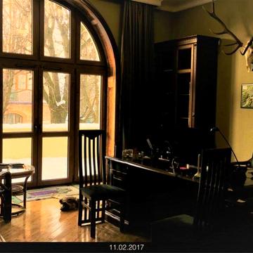 продаж каартри у австрійському будинку у Франківському районі