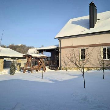 )( Затишний будинок в передмісті Рівного