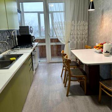 Продаж «3-кімнатна квартира, центр міста, цегляний будинок»84 кв.м.