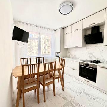 СВІТЛО НЕ ВИМИКАЮТЬ!! Здається 2-кімнатна квартира, 65 м², Радищева, 7